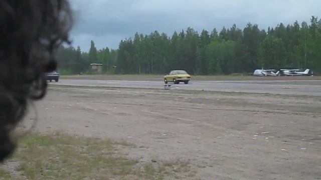 Plymouth Cuda HEMI vs. Toyota Corolla смотреть онлайн