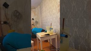 Аборигенка. Клею из остатков обои. Жизнь в глубинке.