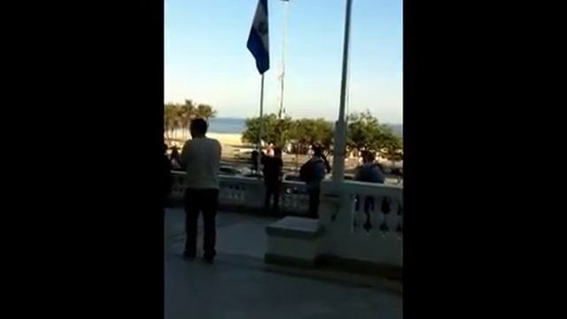 Justin and Selena on the balcony of the Hotel Copacabana Palace In Rio (October 6, 2011) смотреть онлайн
