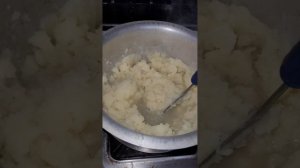 Толчёнка - картофельное пюре - мой рецепт - с жареным луком и сосисками - овощной салат - ресторан!