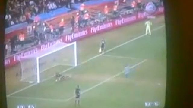 PANCHO MARTELL festejando la victoria de URUGUAY frente a GHANA (2010).mp4