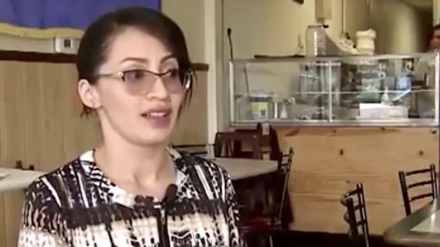 She Lets Homeless Felon Work For A Day, 2 Weeks Later Gets Strange Phone Call смотреть онлайн