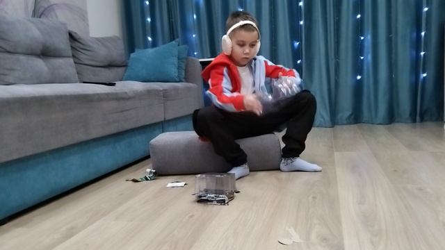 Артём распаковывает нового Дикого Скричера wild screechers