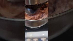 вымешиваем мясной фарш из индейки, на колбасу...