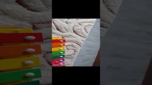 как играть на металлофоне в лесу родилась ёлочка