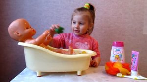 Кукла Nenuco Даша купает и кормит свою куклу Ненуко ....