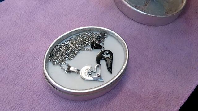 Парні кулони дві половинки серця для закоханих. Медична сталь + титан смотреть онлайн