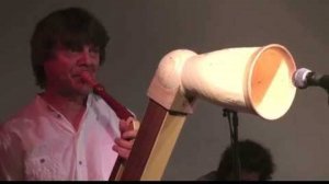 Аркадий Шилклопер играет на фогельхорне свою композицию "Torn Bag" ("Рваный мешок") 24.10.2014