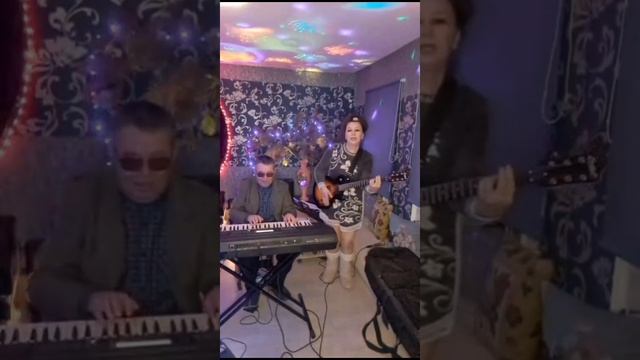 Есть только миг между прошлым и будущим.