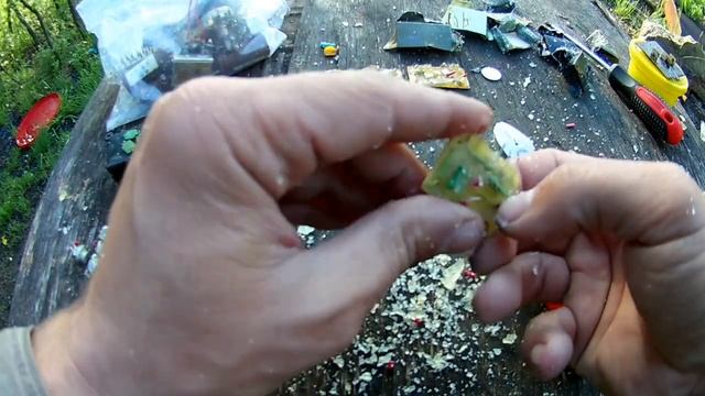 Ого сколько зелёных КМ конденсаторов, платина и палладий! Дорогие радиодетали, платы!
