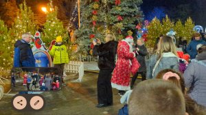 Евпатория 2025. Новогодние гуляния на Театральной площади, было скучно, но потом пришёл  Дед Мороз!