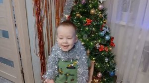 В лесу родилась ёлочка Иль и Ани.