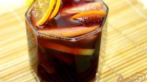 Глинтвейн из красного вина с фруктами