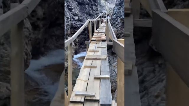 Построили мост над водопадом👍🏻 смотреть онлайн