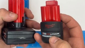 Unboxing & Overview Milwaukee 48-11-2425 M12™ REDLITHIUM™ HIGH OUTPUT™ CP2.5 Battery Pack