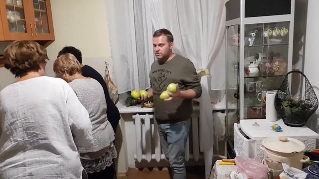 МАСТЕРШЕФ САМВЕЛ АДАМЯН ГОТОВИТ ПИРОГ ДЛЯ ГОСТЕЙ