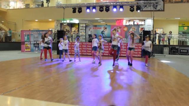 "Funky guys" Ника Гунько ТРЦ Караван смотреть онлайн