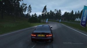 А девочка ждет, а девочка плачет