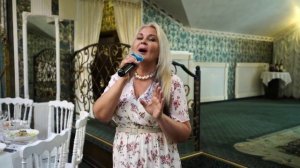 Песня мама мама. Поющая ведущая Инесса