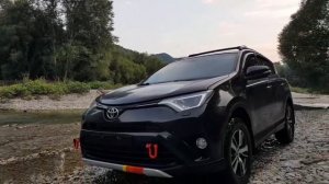 Отпуск на Toyota Rav4 (XA40) обутый в MAXXIS RAZR AT