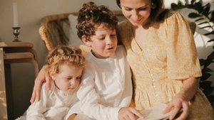 Улетают года.