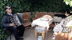 Играю под "Модерн Мартино".