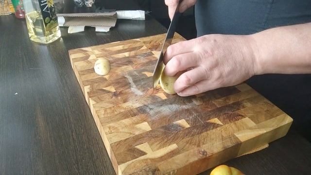 Не ЦайДао, но найкири. Отличный нож от Ивана Бабий для любителей японистых вариантов. Обзор и рез. смотреть онлайн