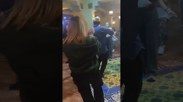 Вечерние танцы при отеле смотреть онлайн