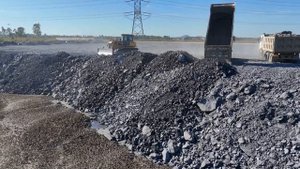 Строительство, засыпка большого участка продолжается