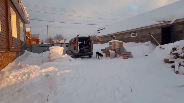Наша зимняя прогулка!!! Нас завалило снегом. Катаемся с горки. Готовимся к работе. смотреть онлайн
