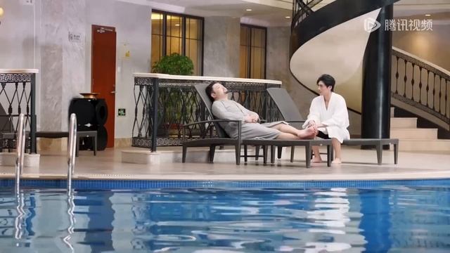 💗【Full Version】灰姑娘隨手幫助的帥小夥，竟然是集團董事長的繼承人，花300萬收購酒店讓她做老板娘【对手过家家 Playing House】#爱情#短剧