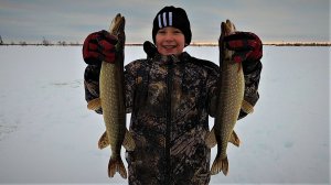 ЗАКРЫЛИ ГОД С МАКСИМКОЙ НА РЫБАЛКЕ, ЩУКИ КАК ВСЕГДА НАС ВЫРУЧИЛИ)! С НОВЫМ 2025 ГОДОМ!