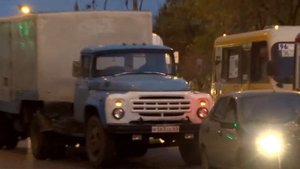 19⁄10⁄2018 +7...+16° ЗИЛ 130 + полуприцеп ОДАЗ!!! в пробке на закате!