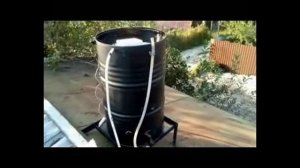 Дачный душ. Простое устройство забора теплейшей воды из бочки летнего душа. [MP4 480x272 MPEG4