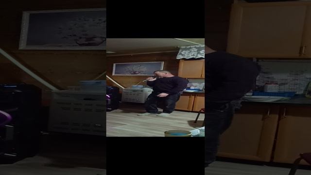 классно поет!
