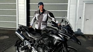 Мчу по городу на мотоцикле