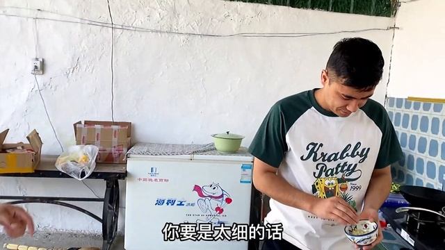 法特不出门宅在家里研究美食，自制凉面，夏天必备美食！【法特一家亲】