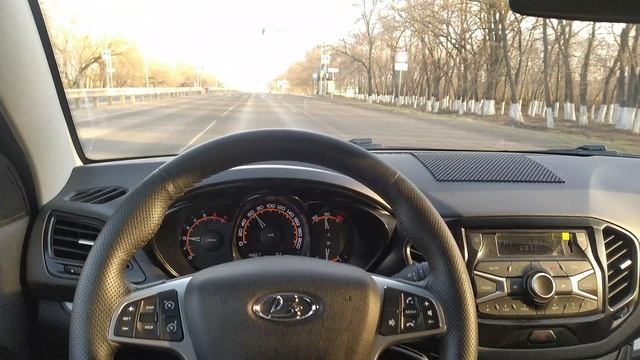 Как держит траекторию Лада Веста смотреть онлайн