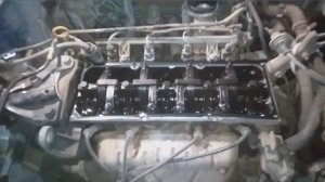 замена прокладки клапанной крышки Dacia Sandero (будни автосервиса)