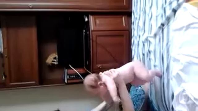 шагательный рефлекс в 2 месяца
