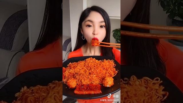Chinese mukbang eating spicy noodles | 매운 국수를 먹는 중국 먹방   #short