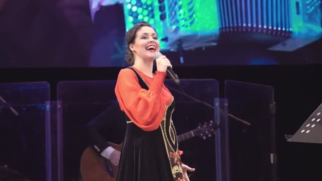 Алёна Петровская- "А кто-то третий" муз. и сл. народные смотреть онлайн