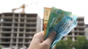 Из-за повышения курса доллара казахстанцы массово вкладывают свои сбережения в покупку недвижимости