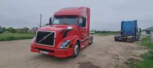 Красный зверь VOLVO VNL,которая была с двс V8 СКАНИЯ. разгон с 93 км/ч до 134км/ч. за 10 СЕКУНД.