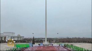 В первый день нового 2025 года в Туркменистане прошла церемония поднятия государственного флага