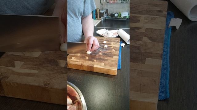 Как порезать чеснок китайским топориком ЦайДао смотреть онлайн