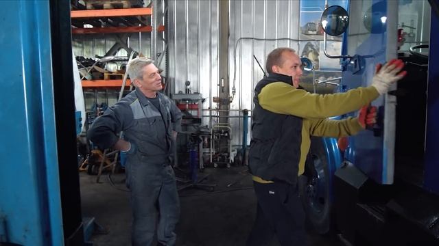 ЧТО МЫ НАШЛИ В СТАРОМ ИНКАССАТОРСКОМ БРОНЕВИКЕ?! смотреть онлайн