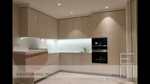 Кухня без ручек со скошенными торцами фасадов Аделькрайс