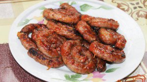 Колбаски свино - говяжие на гриле в соусе