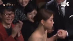 она не может поверить в это